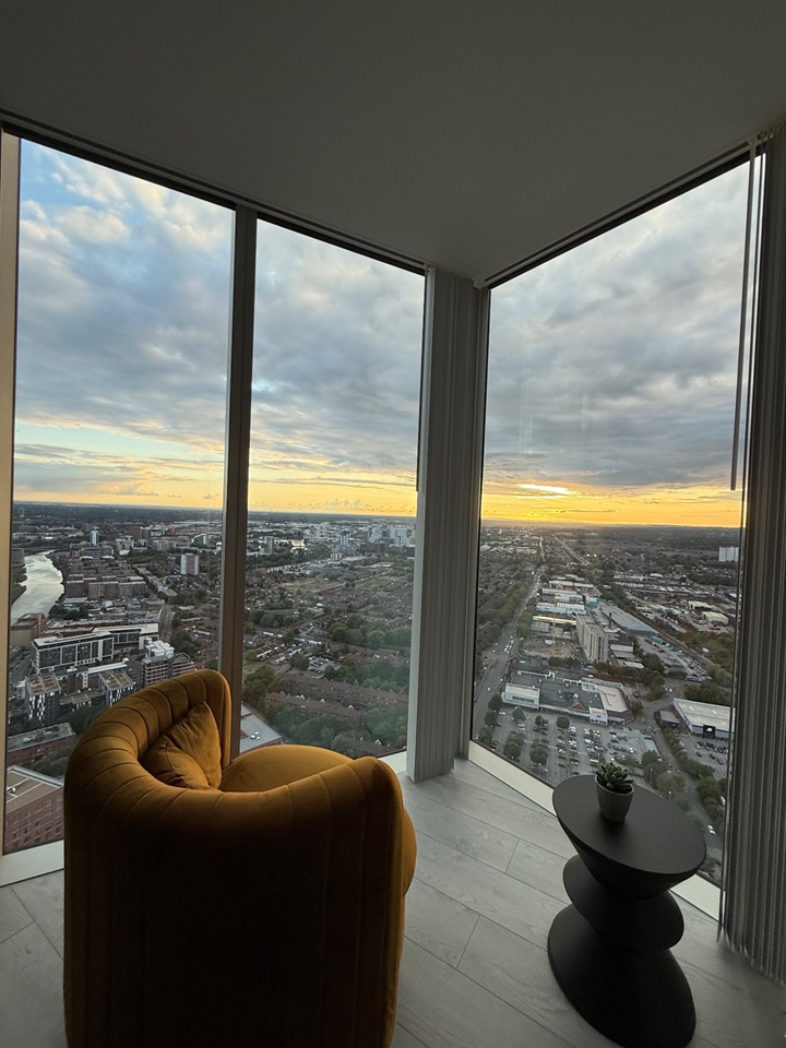2 Bed Flat, Trinity Way, M3 photo 2