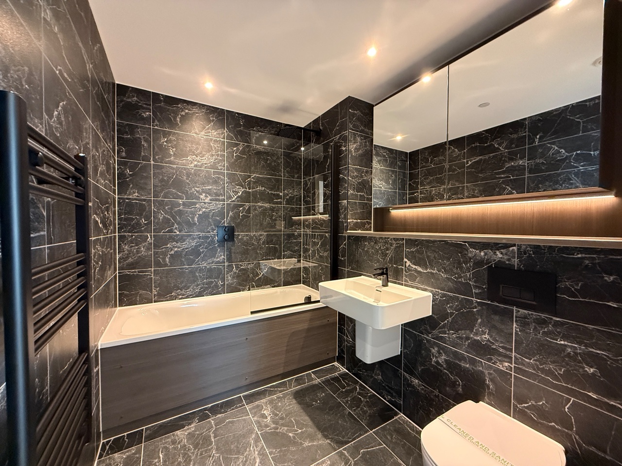 2 Bed Flat, Trinity Way, M3 photo 4