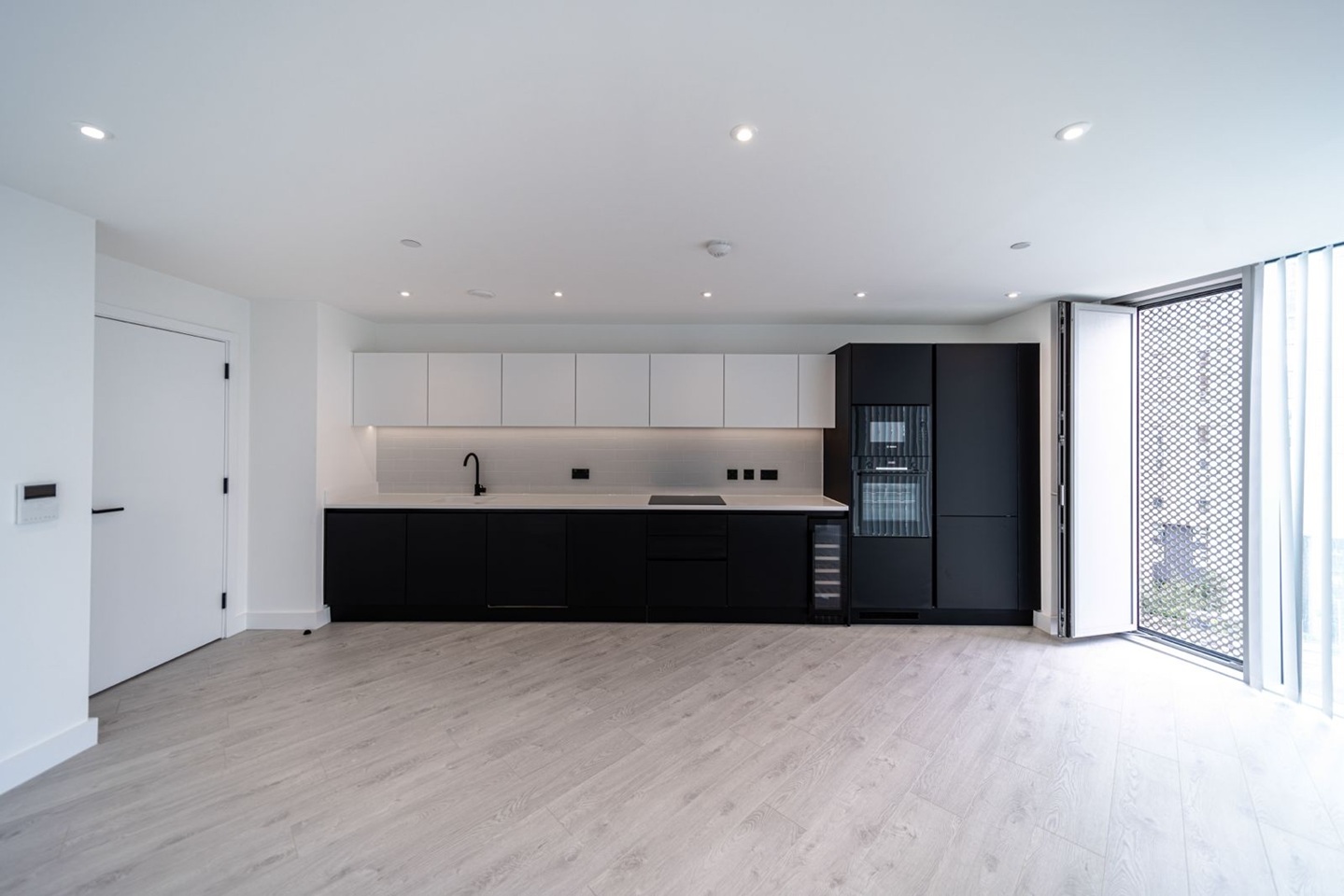 2 Bed Flat, Trinity Way, M3 photo 3