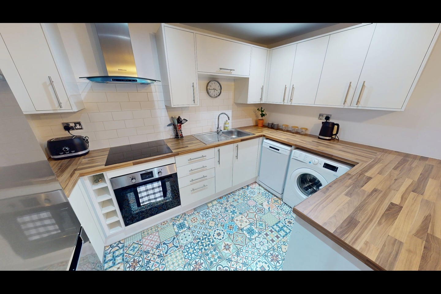 2 Bed Flat, Tradewind Square, L1 photo 5