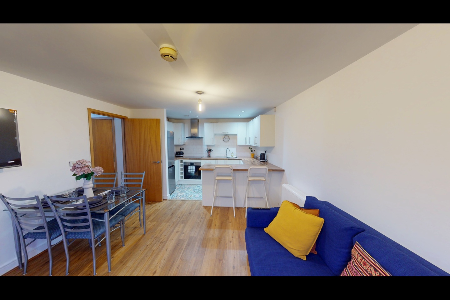 2 Bed Flat, Tradewind Square, L1 photo 3