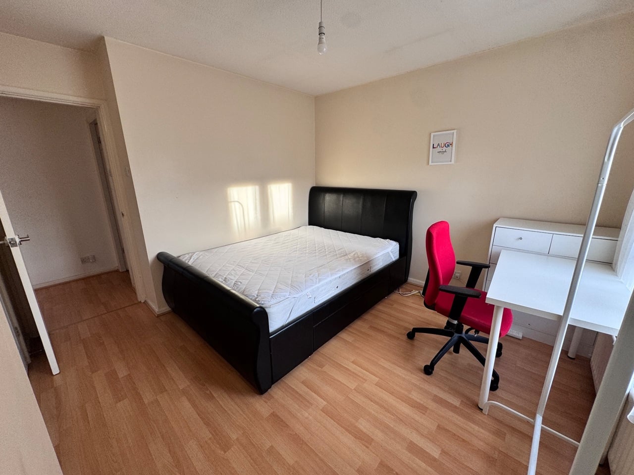 Room in a Shared House, Halston St, M15