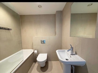 1 Bed Flat, Bridgewater Place, LS11