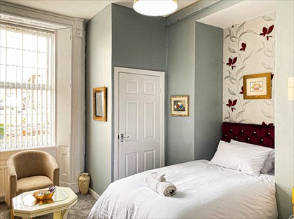 Studio Flat, High St, B70