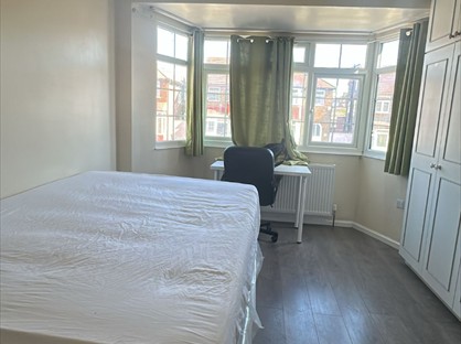 Room in a Shared House, Whitby Gardens, NW9