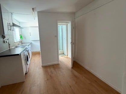 Studio Flat, Inverness Road, UB2