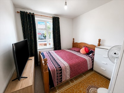 Room in a Shared Flat, Albany Road, RM6