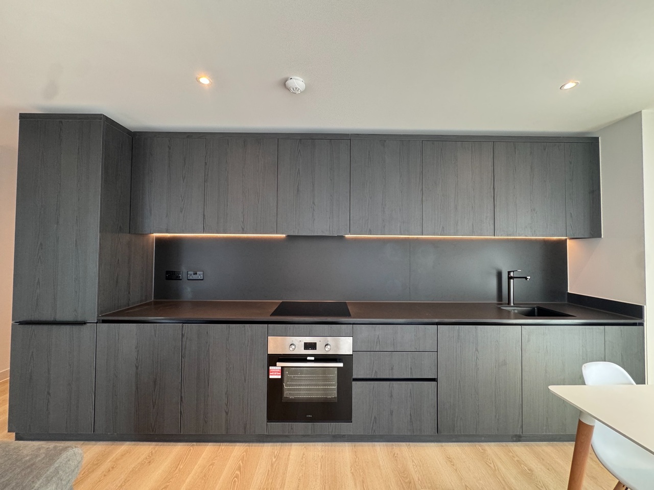 2 Bed Flat, Waterhouse Tower, M3 photo 4