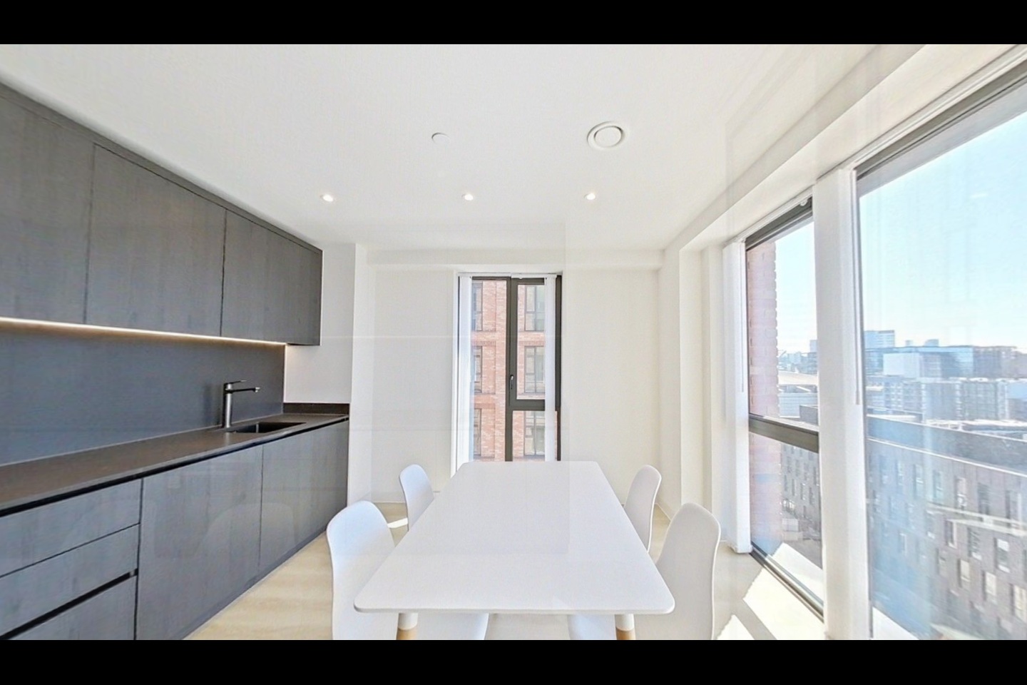 2 Bed Flat, Waterhouse Tower, M3 photo 5