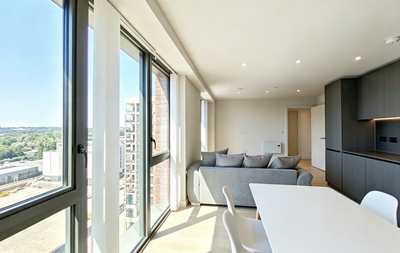 2 Bed Flat, Waterhouse Tower, M3 photo 2
