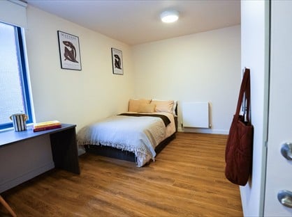 Studio Flat, Pearl Works, S1