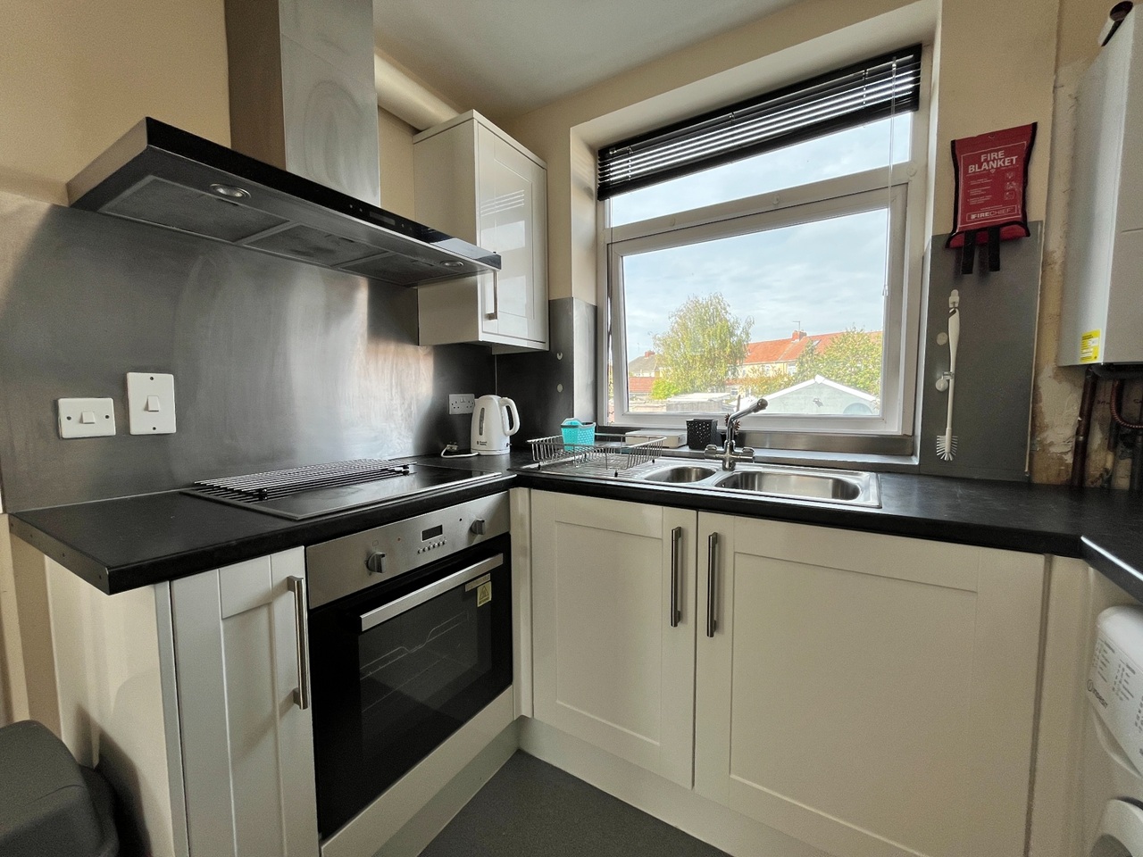 2 Bed Flat, Horfield, BS7 photo 2