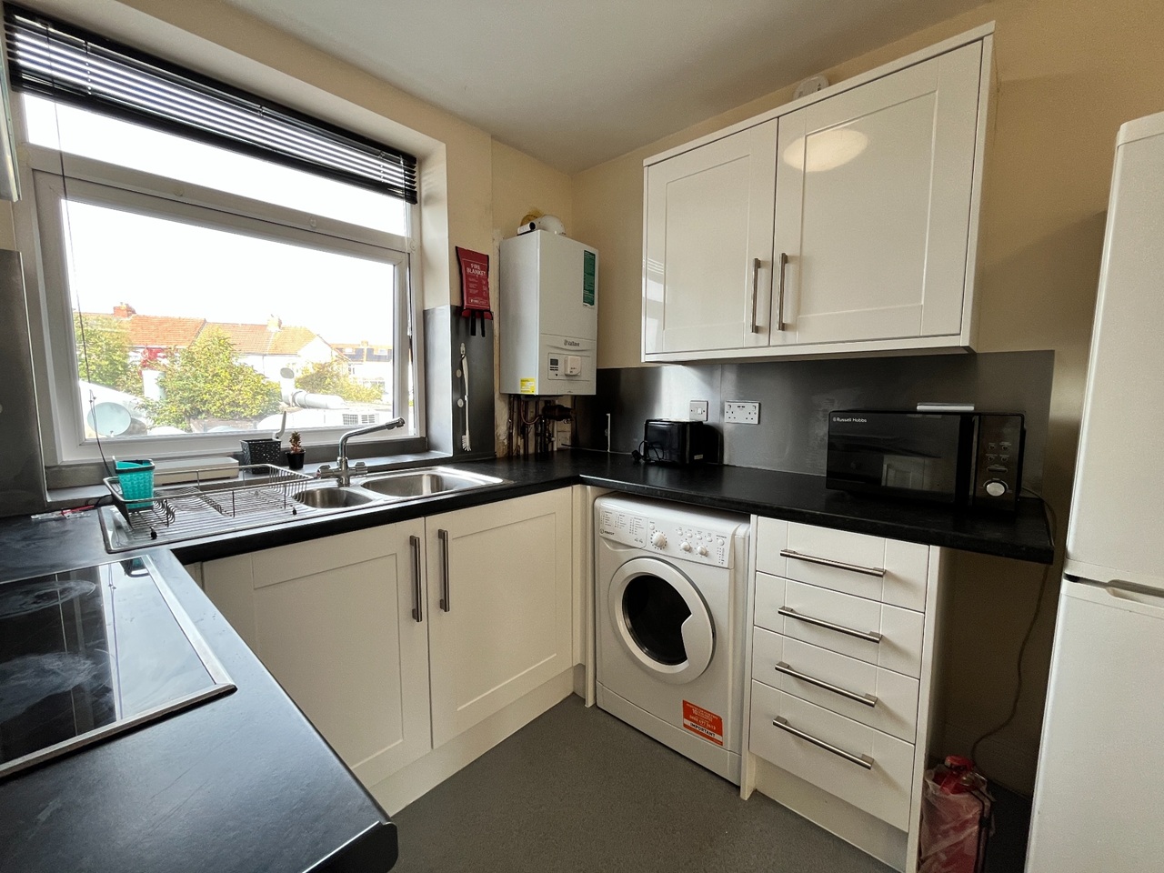 2 Bed Flat, Horfield, BS7 photo 3