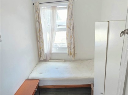 Room in a Shared House, Oaklands Park Avenue, IG1