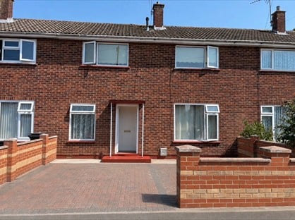 3 Bed Terraced House, Weyhill Close, SN3