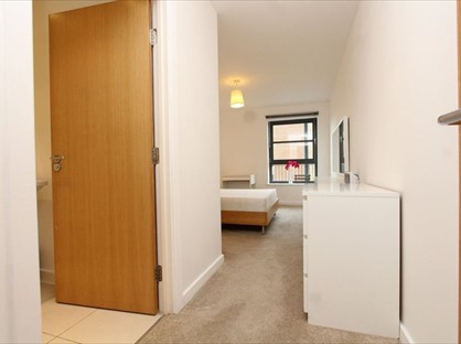 Room in a Shared Flat, Commercial Road, E14
