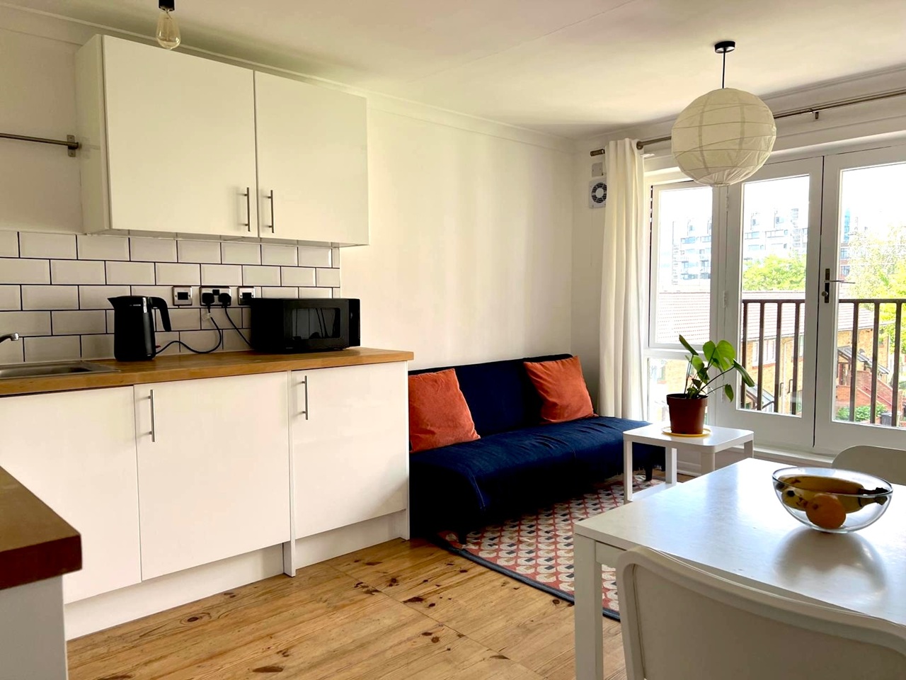 2 Bed Flat, Hackney, E8 photo 2