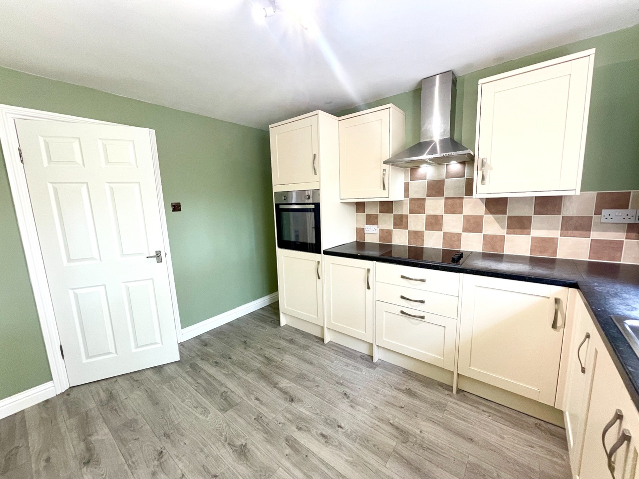 2 Bed Flat, Farr Drive, CV4 photo 2