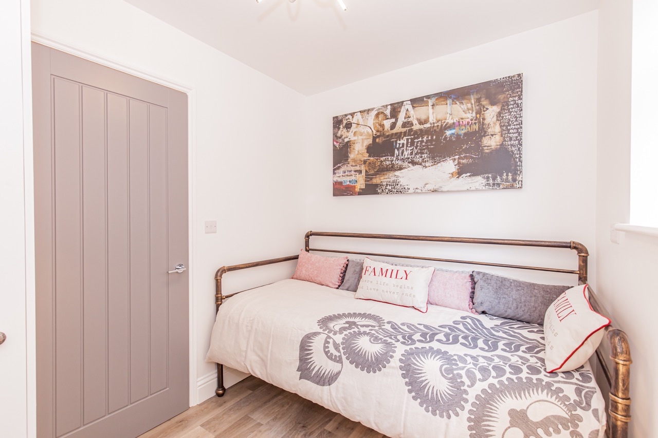 2 Bed Flat, Crescent Court, OX4 photo 3