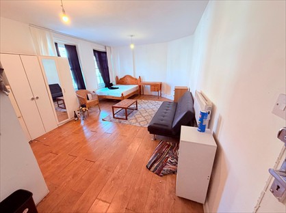 Studio Flat, High St, HA8
