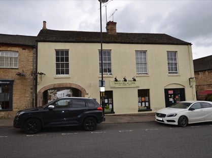 1 Bed Flat, Castle St, PE9