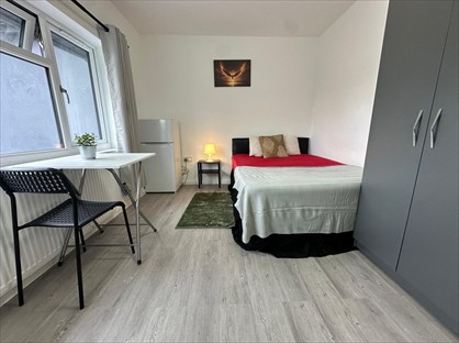 Room in a Shared Flat, Links Road, NW2