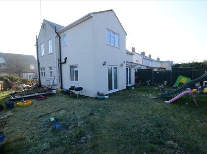 4 Bed Semi-Detached House, Main St, PE5
