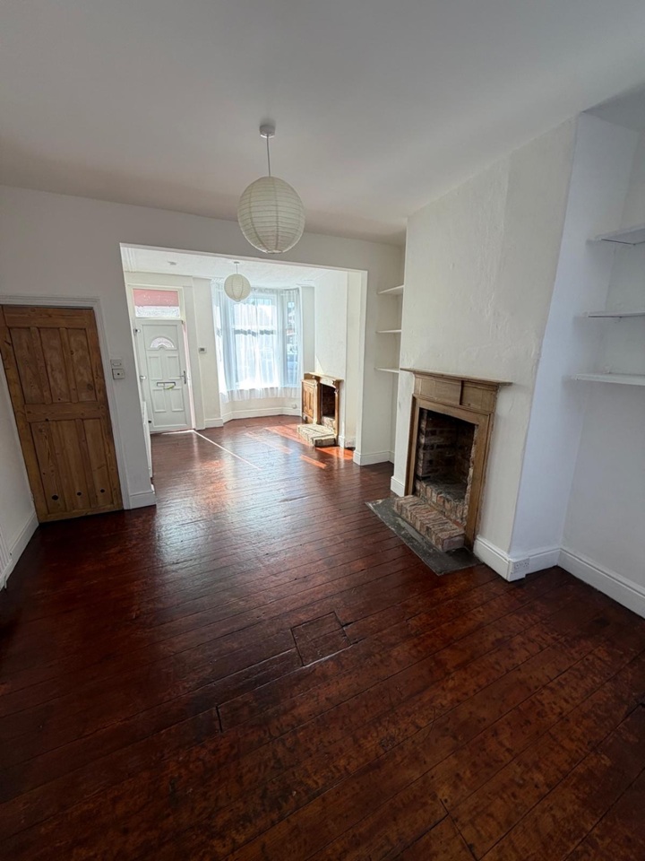 2 Bed Terraced House, Tintern St, M14 photo 3