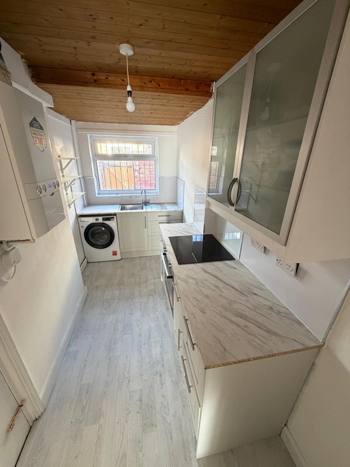 2 Bed Terraced House, Tintern St, M14 photo 4