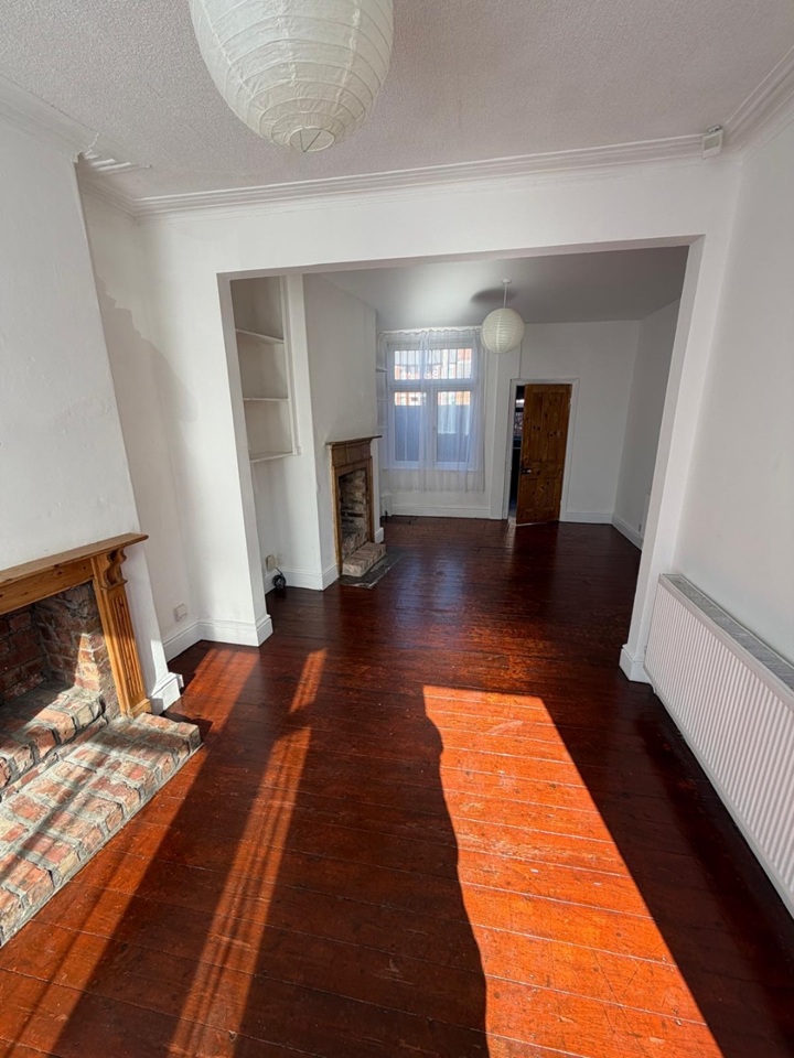 2 Bed Terraced House, Tintern St, M14 photo 2