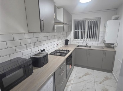 Room in a Shared House, Newland Road, B9