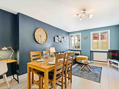 2 Bed Flat, Oriental Place, BN1