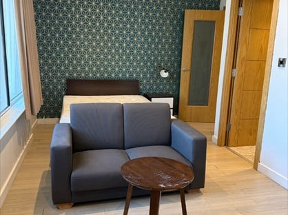 Studio Flat, Victoria St, L2