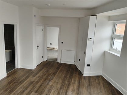 2 Bed Flat, Earlswood Road, RH1