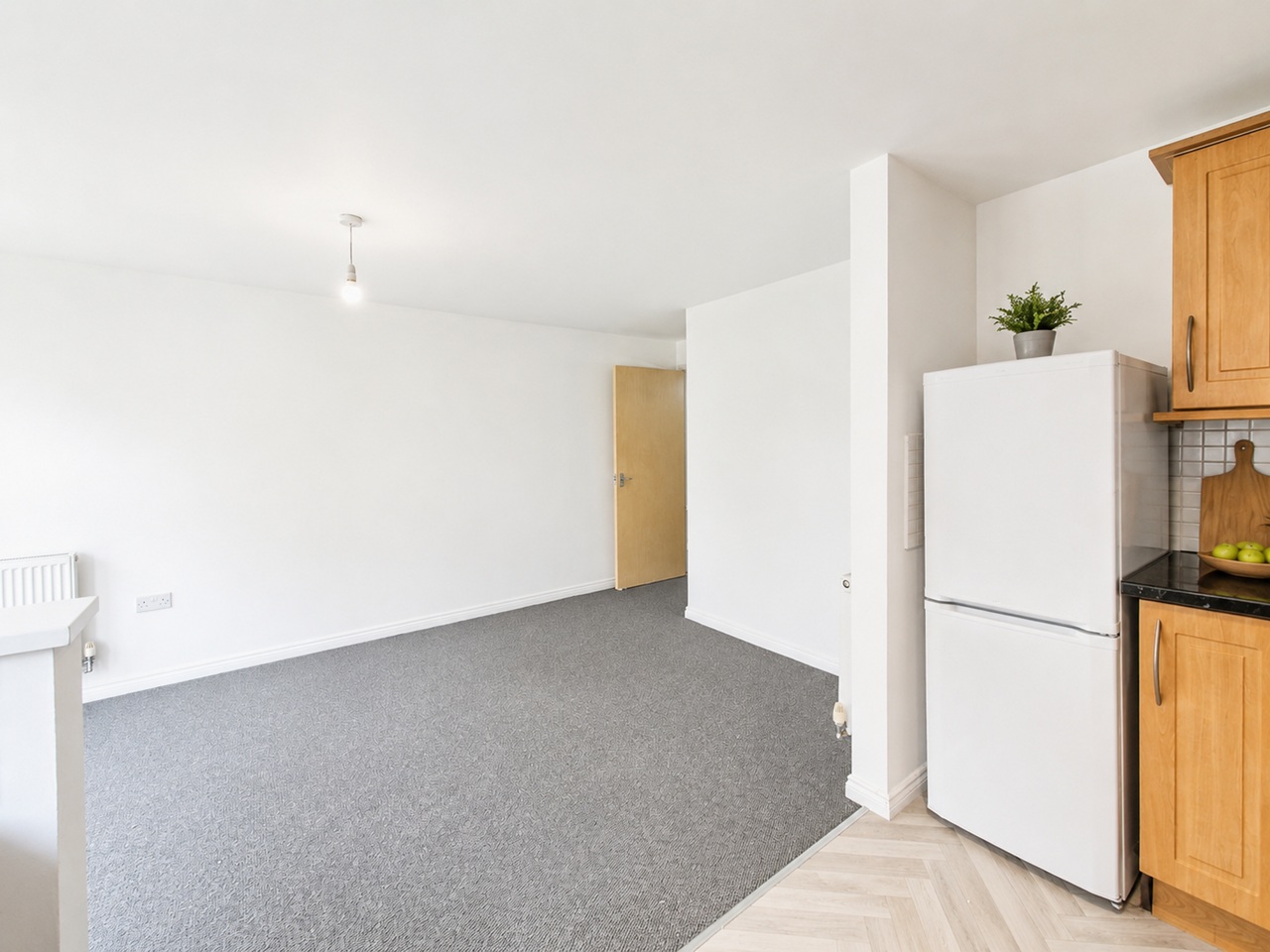 1 Bed Flat, Thackhall Street, CV2 photo 4