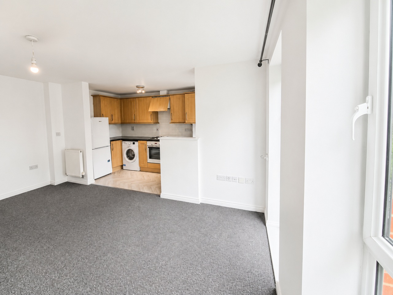 1 Bed Flat, Thackhall Street, CV2 photo 5