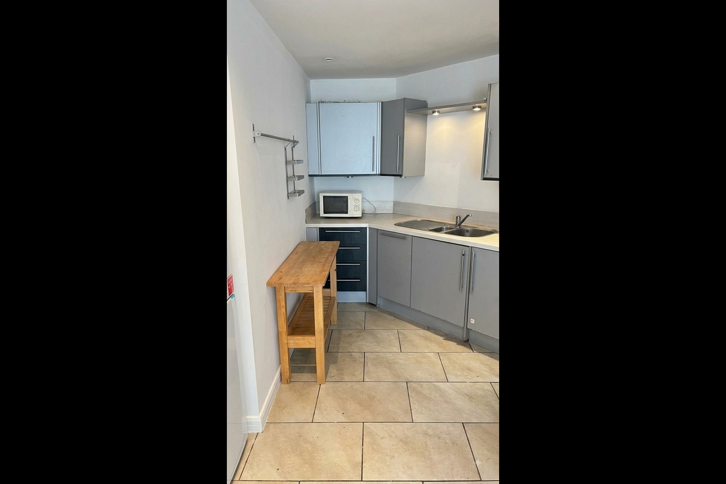1 Bed Flat, Churchill Way, CF10 photo 4