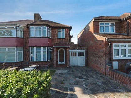 4 bed semi-detached house for rent in 4 Bed Semi-Detached House, Crowshott Avenue, HA7