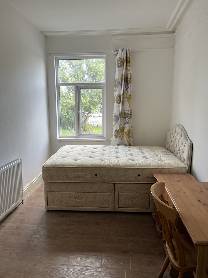 Room in a Shared Flat, Stockport Road, M12
