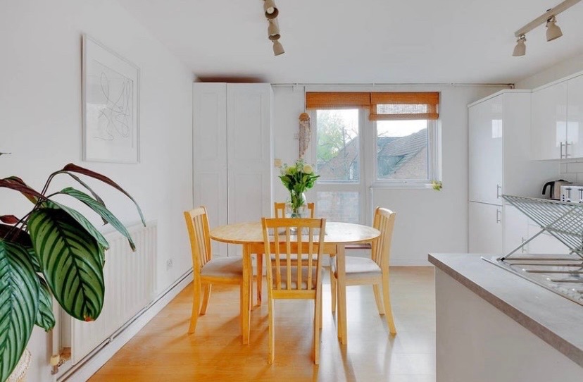 2 Bed Flat, York Road, SW11 photo 3