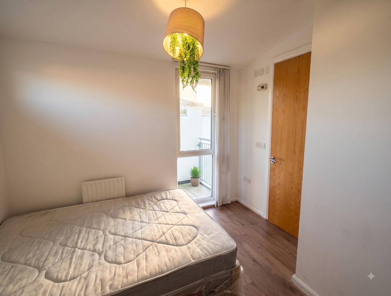 3 Bed End Terrace, Bell Crescent, M11 photo 2