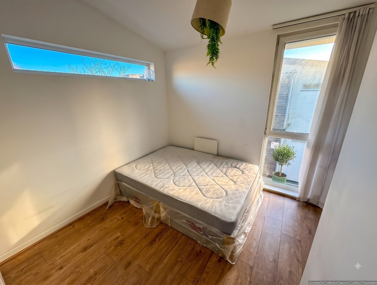3 Bed End Terrace, Bell Crescent, M11 photo 3