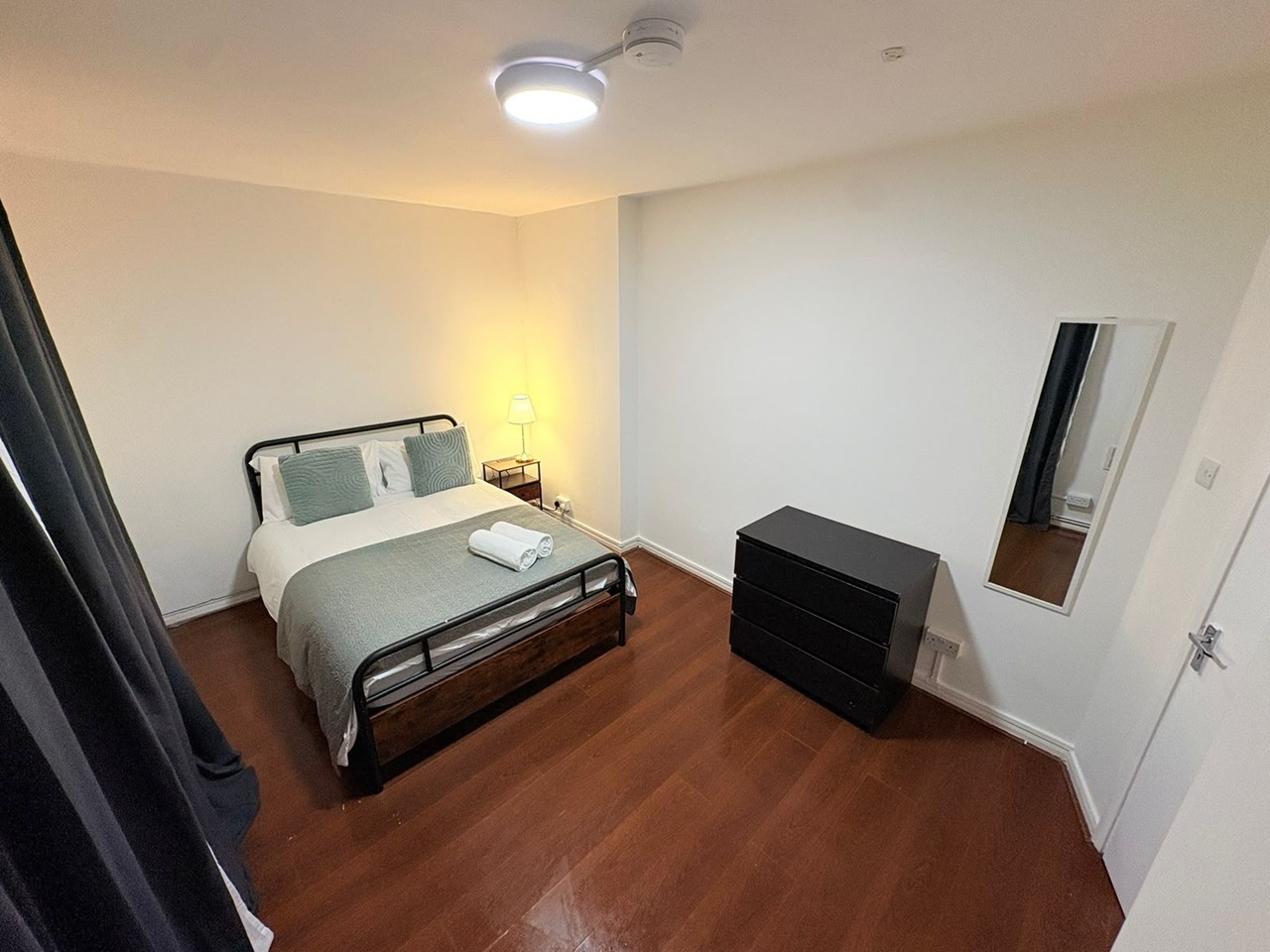 3 Bed Flat, Westerham, NW1 photo 4