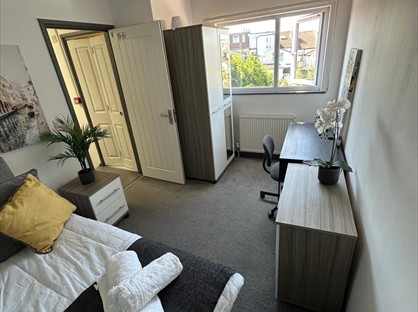 Room in a Shared House, Sandy Park Road, BS4
