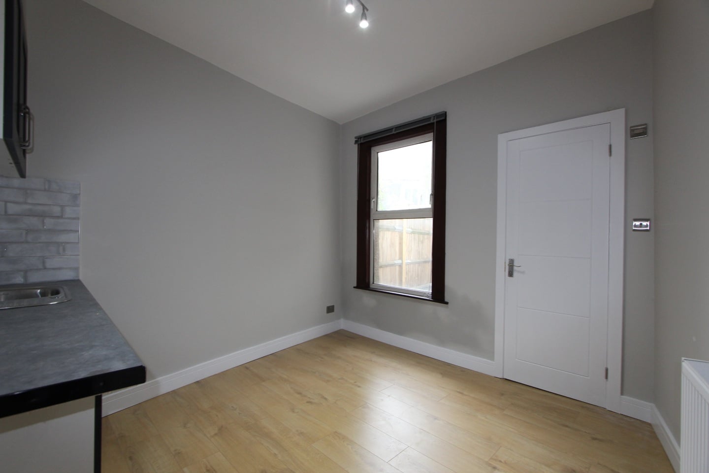 Studio Flat, Trundleys Road, SE8 photo 2