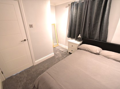 Room in a Shared Flat, Widmore Drive, HP2