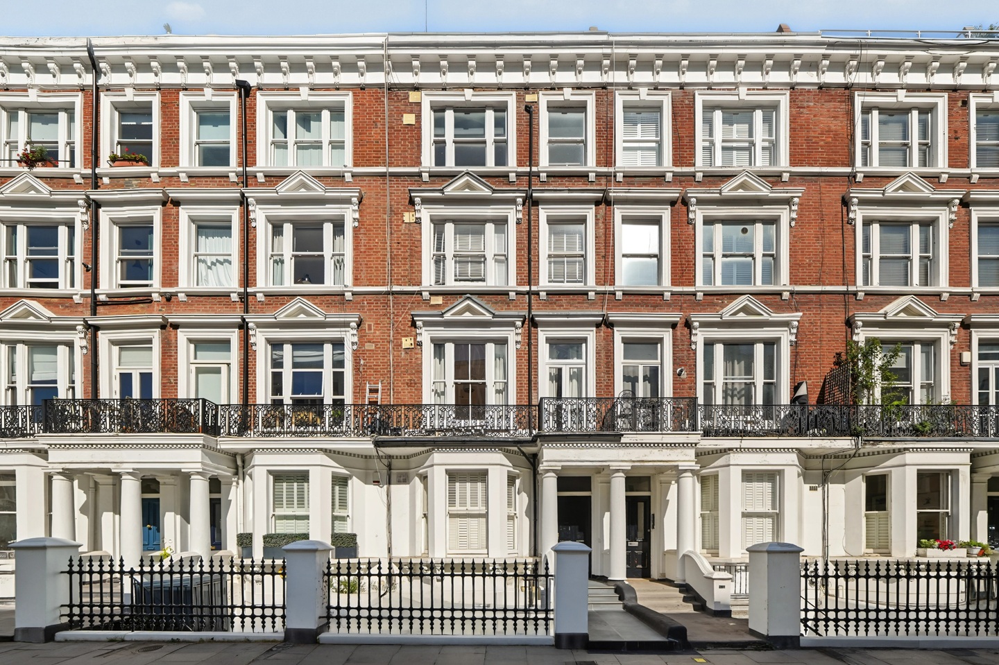 2 Bed Flat, Maclise Road, W14