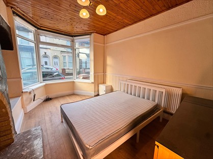 3 Bed Semi-Detached House, Faraday St, L5