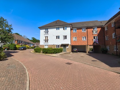 2 Bed Flat, Albion Way, TN8