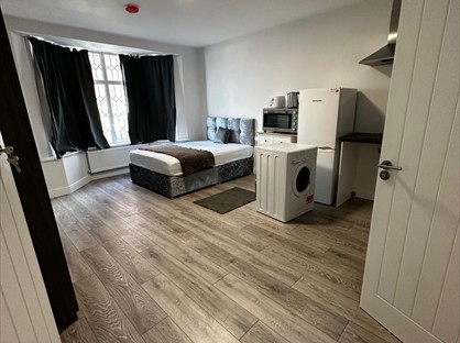 Studio Flat, Elm Way, NW10